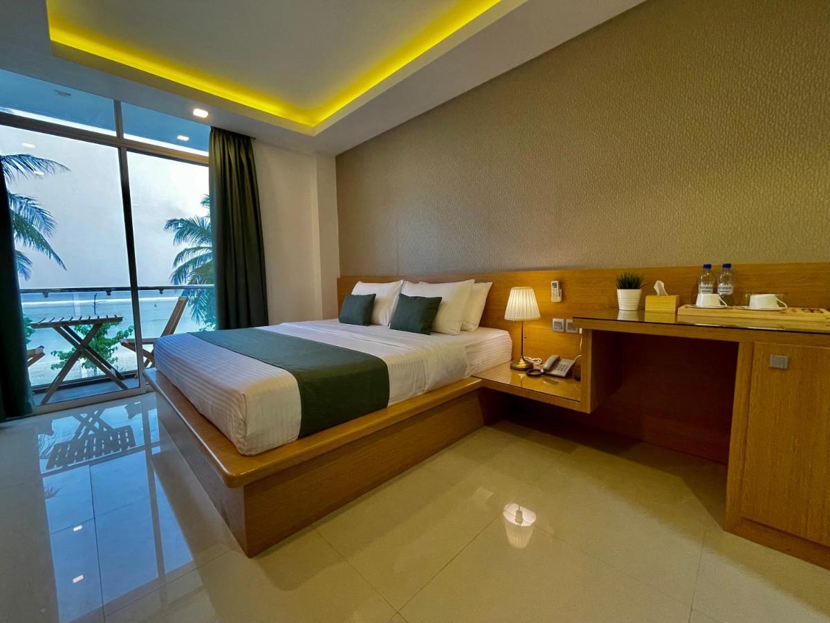 Huvan Beach Hotel At Хулхумале Екстер'єр фото