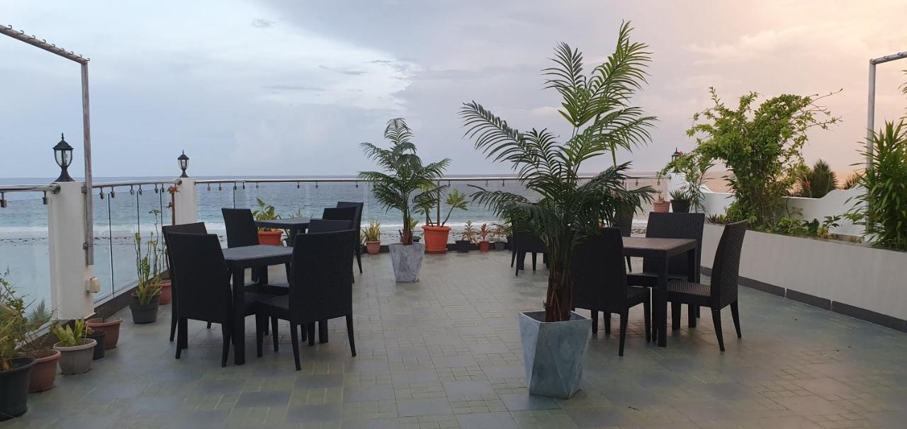 Huvan Beach Hotel At Хулхумале Екстер'єр фото