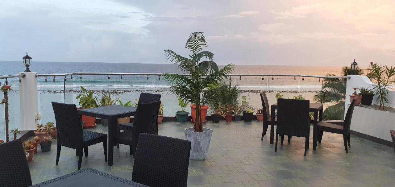 Huvan Beach Hotel At Хулхумале Екстер'єр фото
